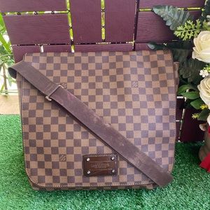 💖💖Authentic Louis Vuitton Messenger DAMIER Bag GM Size.  Very nice !!!